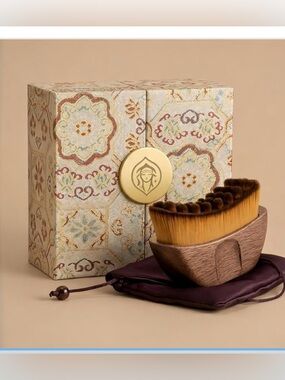 Lymphatic contour face brush for drainage wooden handle soft bristles